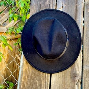 Wide brim hat